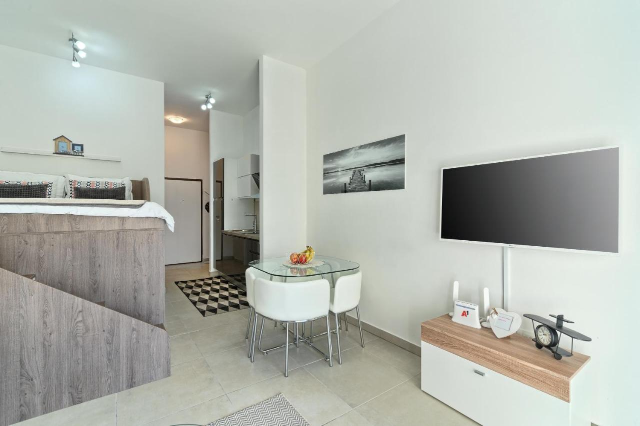 Terrace Apartment Danny Kastela Exterior photo